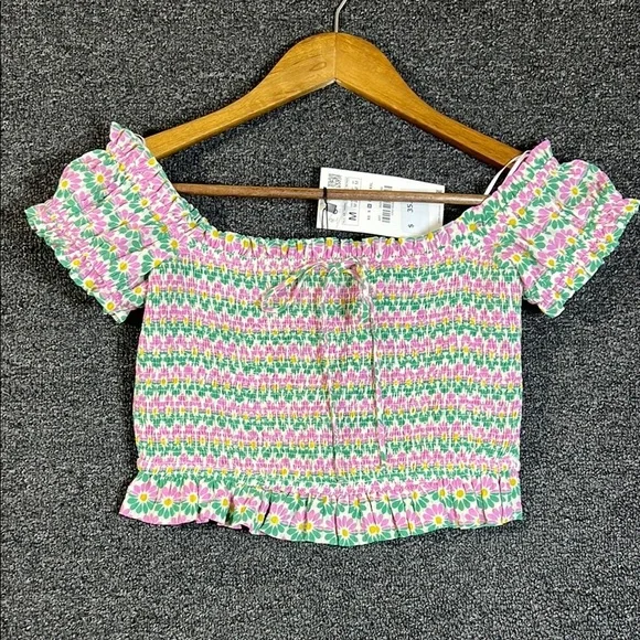 Zara has Green and Pink Smocked Flutter Sleeve Crop Blouse, Womens M - Picture 1 of 7